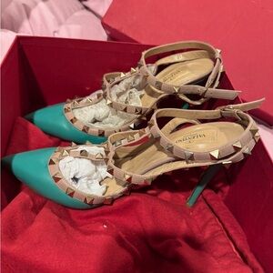 Valentino Garavani Turquoise and Tan Studded Heels/pumps sz 39